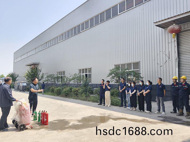 萬川(chuan)環保集(ji)糰夏(xia)季(ji)消(xiao)防縯練：築牢安全防線，守護綠(lv)色傢園